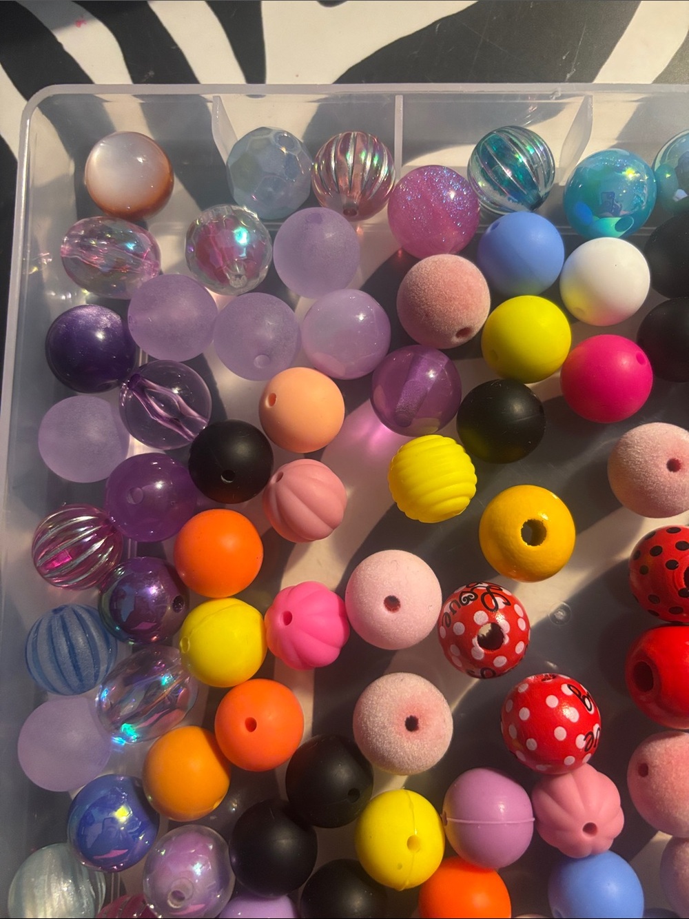 Assorted beads - Picture 2 of 5